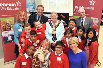 Dr Carol Homden, Cllr Ralph Berry, The Lord Mayor of Bradford, Professor Sir Al Aynsley Green and children from Allerton primary and nursery school celebrate 25 years of CLE