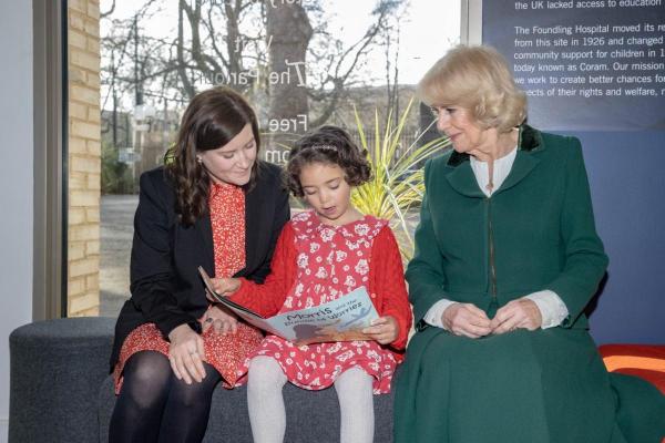 Her Majesty meets a little girl adopted through Coram